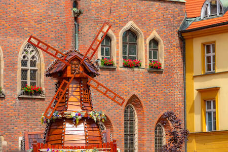 Dekorative Mühle auf dem Breslauer Marktplatz