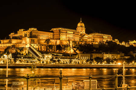 Nacht uitzicht op Buda Castle