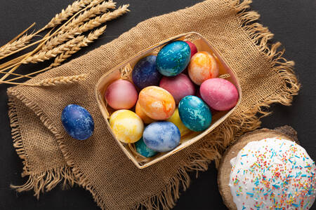 Huevos de Pascua y pastel de Pascua
