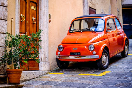 Verona sokaklarında retro araba