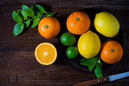 Pomaranče, limetky a citróny
