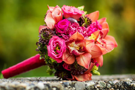 Букет нареченої з рожевих квітів