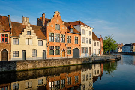 Grachten in de stad Brugge