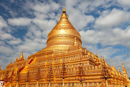 Shwezigon-pagoden i Bagan