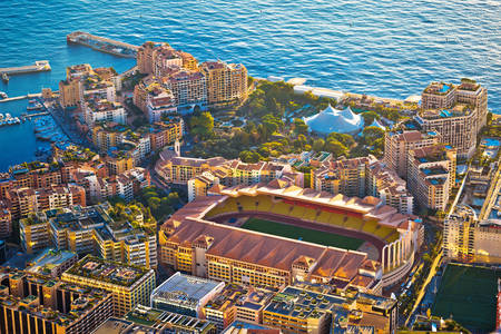 Pohľad zhora na štadión v Monaku