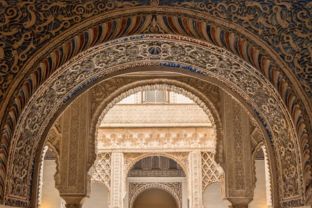 Ornamento de estuque no Alcázar de Sevilha