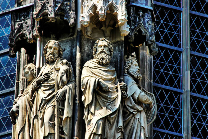 Skulpturer vid katedralen i Aachen