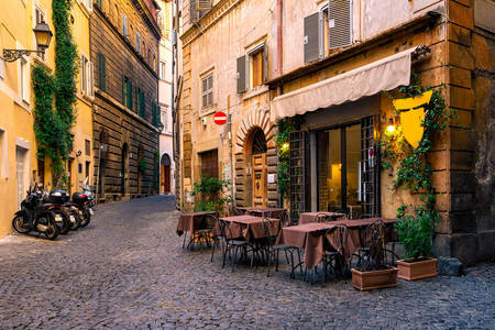 Roma'da bir sokak