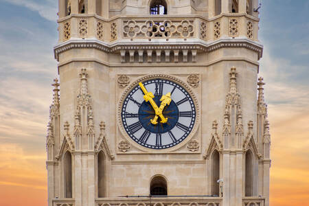 Reloj en la torre del Ayuntamiento de Viena