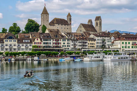 Rapperswil-Jona pe malul lacului Zurich
