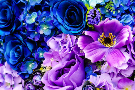Bouquet de flores azuis e roxas
