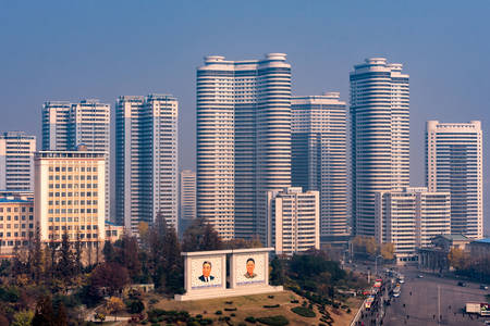 Felhőkarcolók Phenjan központjában