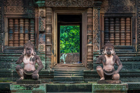 Banteay Srei Tapınağı'ndaki heykeller