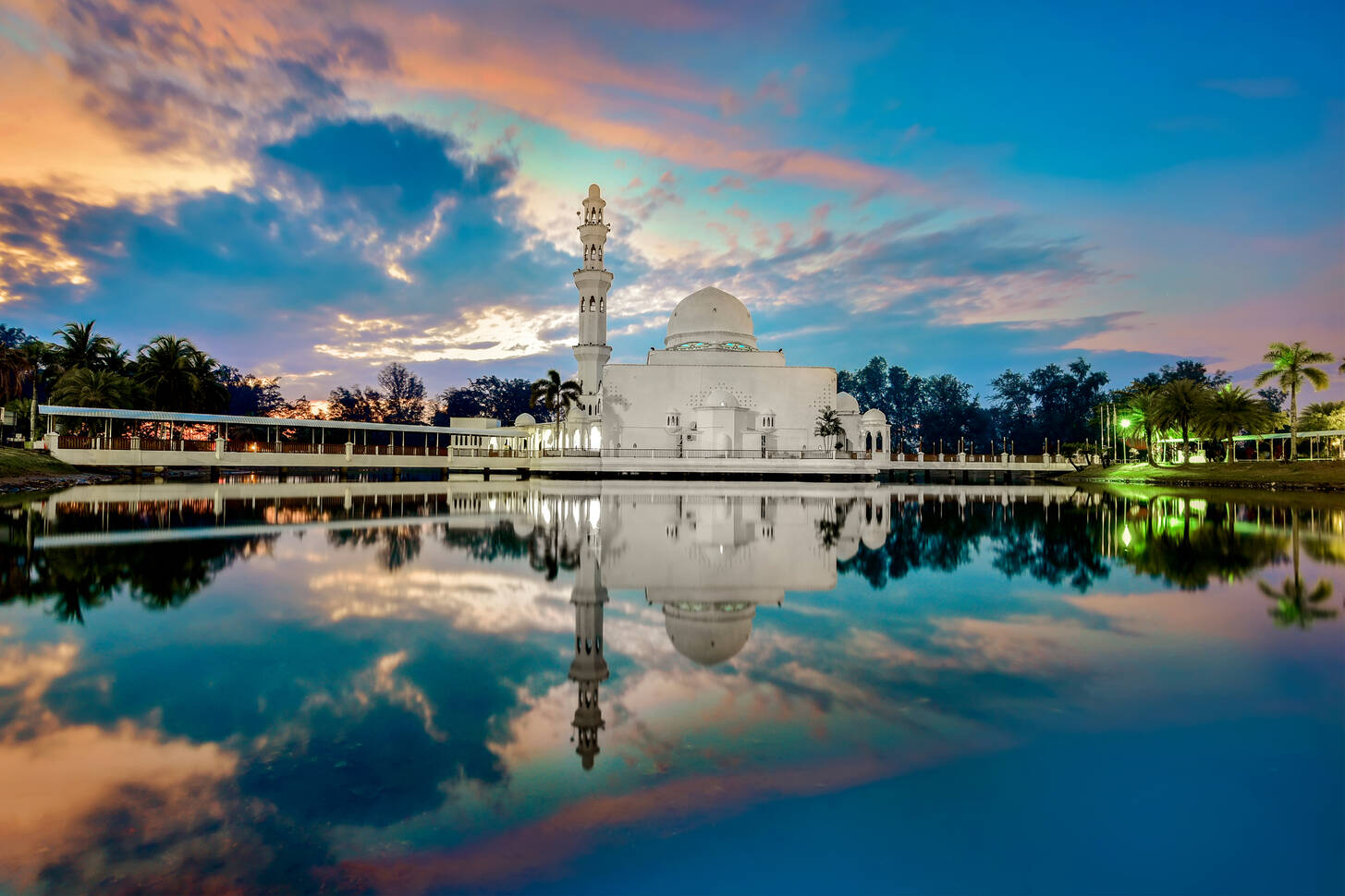 Tengku Tengah Zaharah Mosque, Malaysia Jigsaw Puzzle (Countries