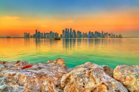 Skyline von Doha bei Sonnenuntergang