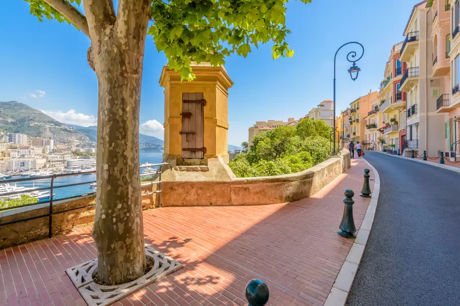 Straße im Dorf Monaco