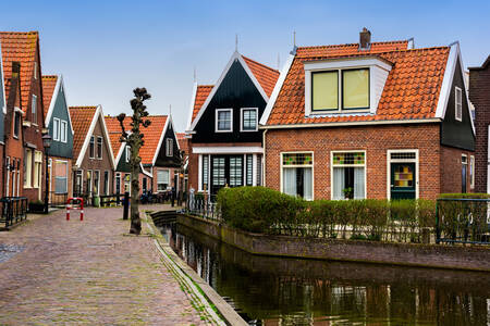 Traditionella hus i Volendam