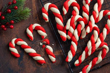 עוגיות בצורת סוכרייה על מקל