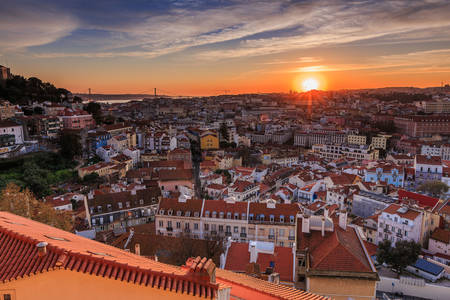 Lizbon üzerinde gün batımı