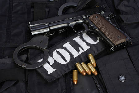 Armes et équipements de police