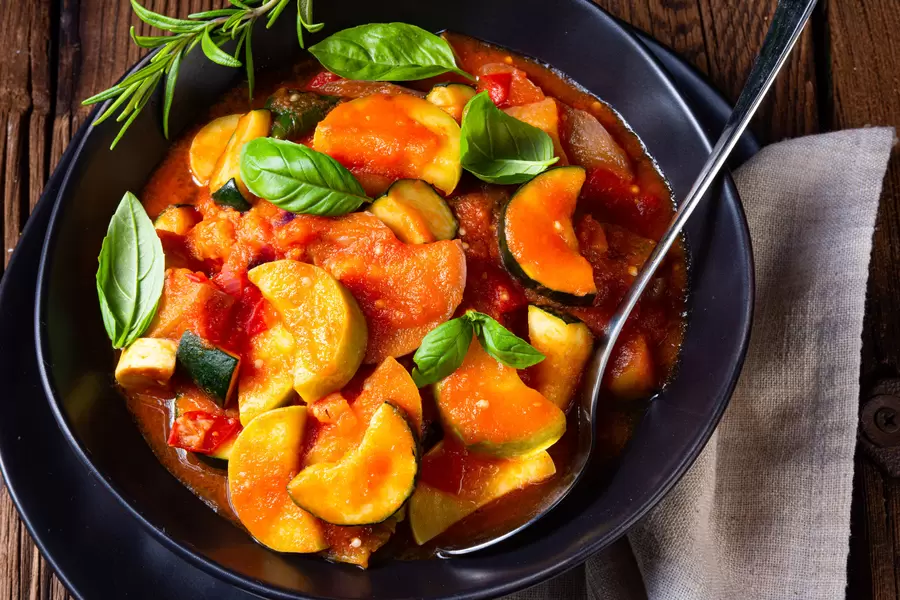Courgette met tomatensaus