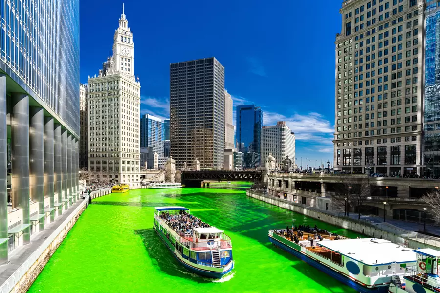 Groene Chicago River op St Patrick's Day Festival