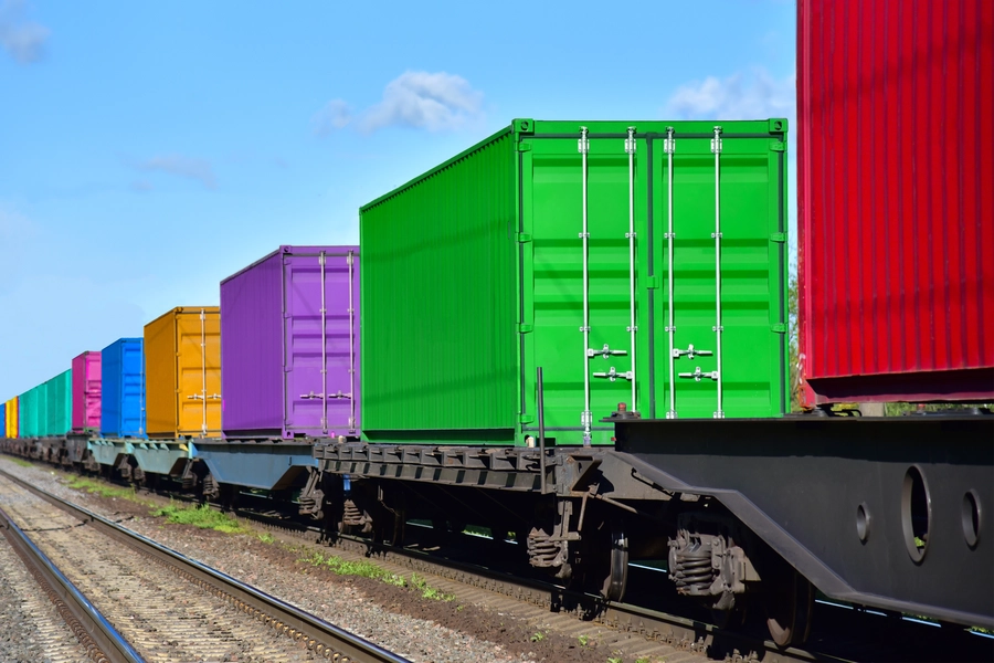 Mehrfarbige Frachtcontainer