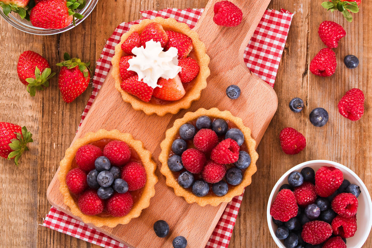 Tartlets with wild berries Jigsaw Puzzle (Plants, Berries) | Puzzle Garage