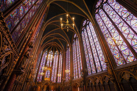 Fönster i målat glas i kapellet Sainte-Chapelle i Paris