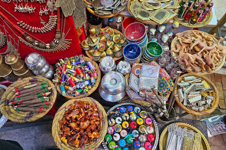 Souvenirer på marknaden i Marrakech