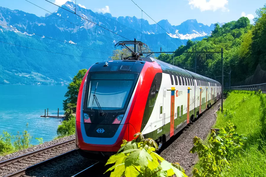 Vlak s dvokatnicom Bombardier
