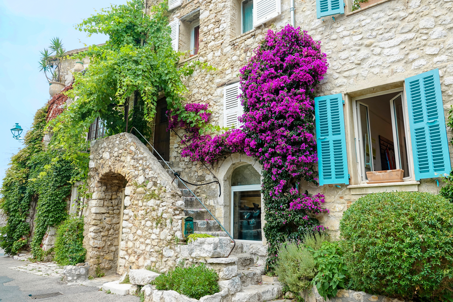 Kamienne fasady w Saint-Paul-de-Vence