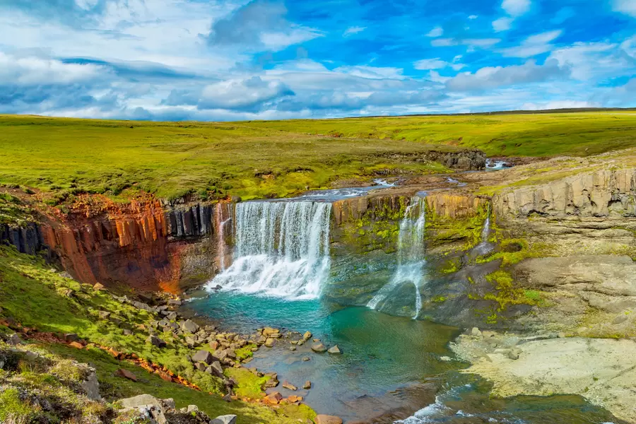 Водопад Лаугарфел