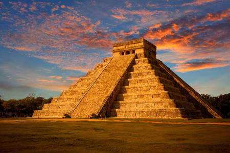 Kukulkánská pyramida v Mexiku