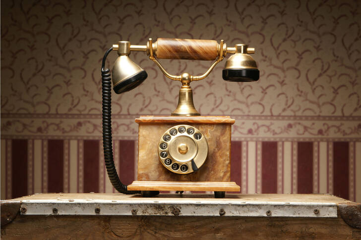 Старовинний телефон