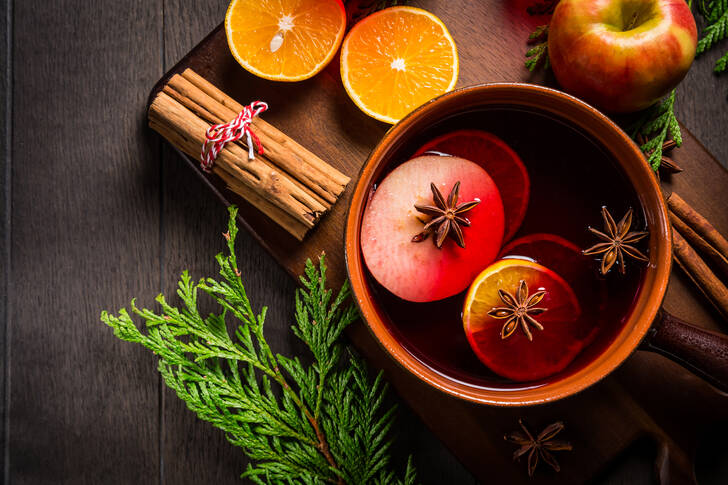 Mulled wine with orange and anise