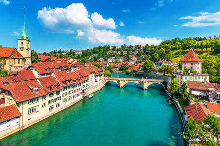 Bern'deki Aare Nehri'nin görünümü