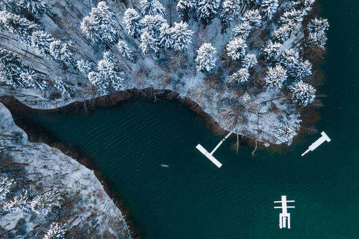 Зимно езеро