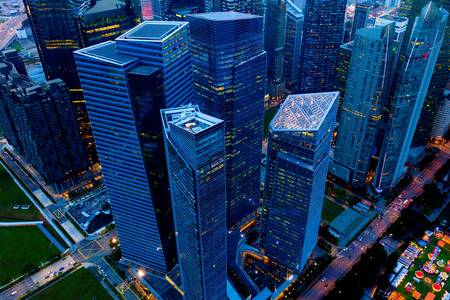 Ουρανοξύστες της Σιγκαπούρης τη νύχτα