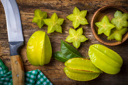 Carambola på bordet