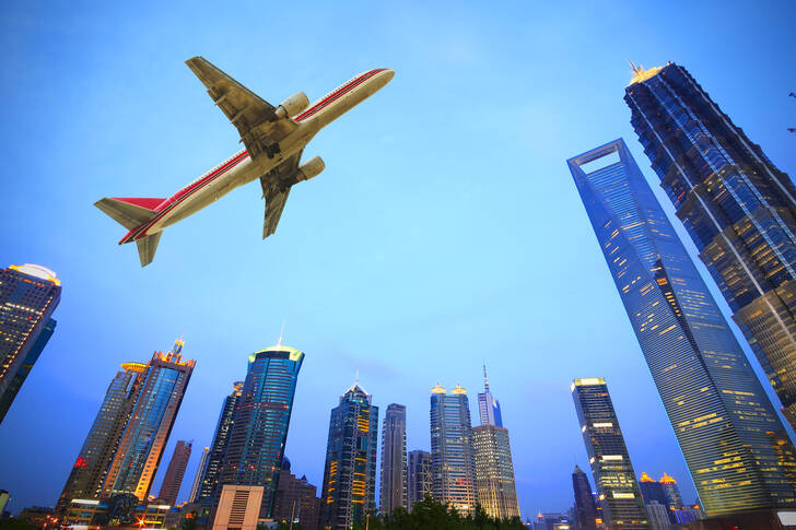 מטוס מעל שנגחאי