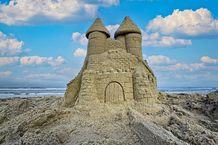 Sandslott på stranden