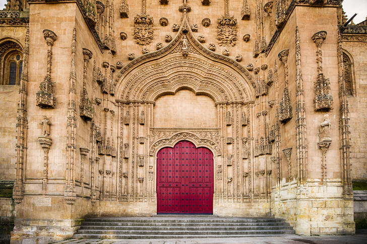 Facaden på domkirken i Salamanca