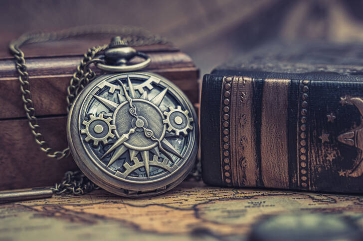 Антикварные карманные часы с цепочкой