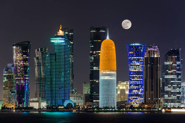 Doha skyskrapor på natten