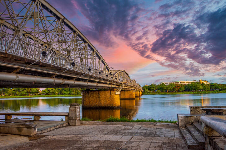 Trang Tien Köprüsü, Hue