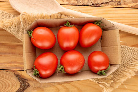 Pomidory w pudełku