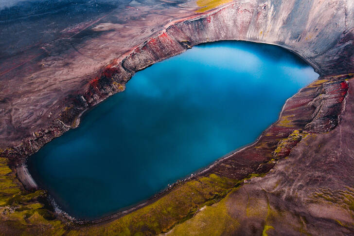 Lago vulcânico na Islândia