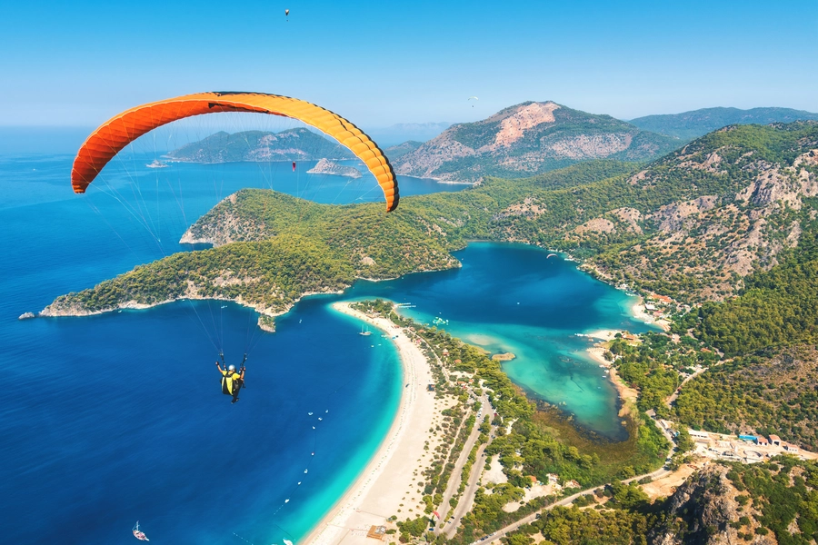 Αλεξίπτωτο πλαγιάς, βουνά και λιμνοθάλασσα