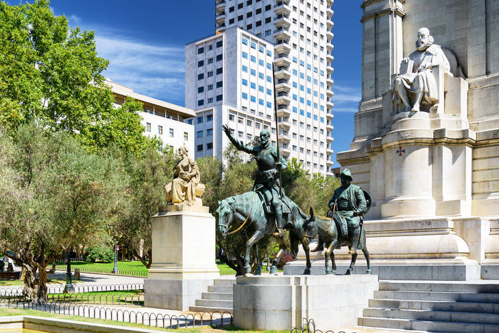 Don Quijote a Sancho Panza na náměstí Plaza de España